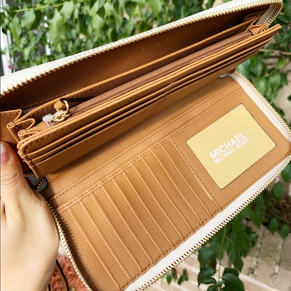 Michael kors Large Tote + Wallet SET - Picture 4 of 7